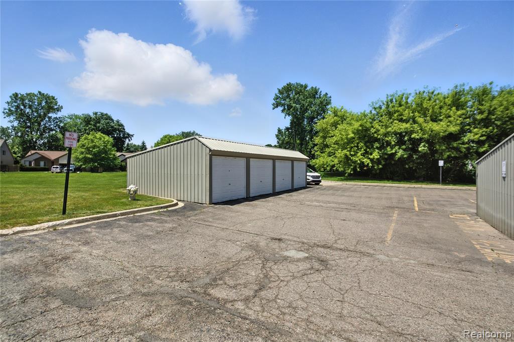50501 Abbey Drive, New Baltimore, MI 48047 — Photo 41