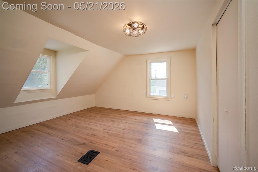 420 Wellsboro Street, Walled Lake, MI 48390 — Photo 28
