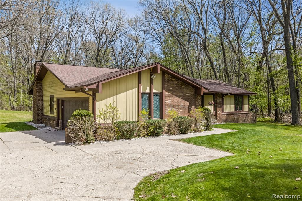 9730 Gibbs Road, Clarkston, MI 48348 — Photo 32
