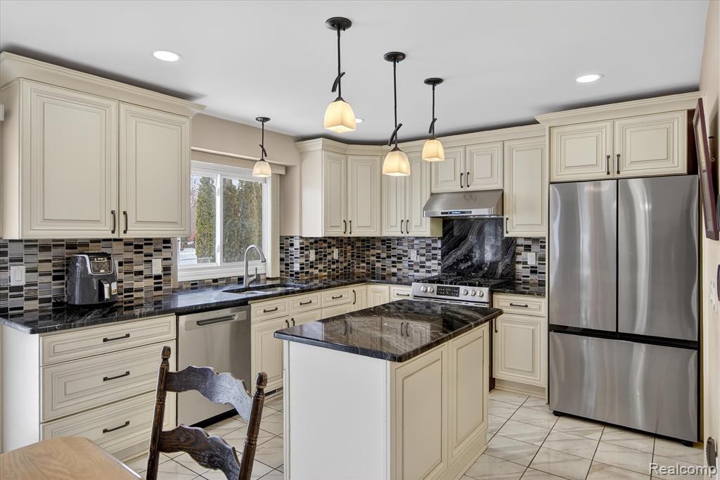 6857 Bridgemont Drive, Canton, MI 48187 — Photo 23