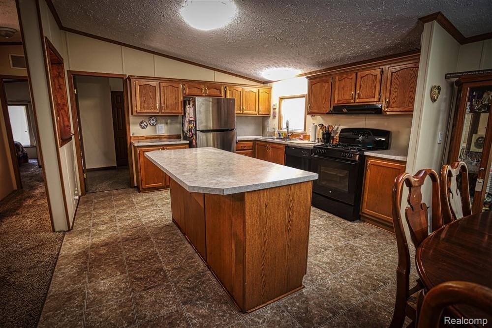 2670 Biscayne Court, Lapeer, MI 48446 — Photo 5