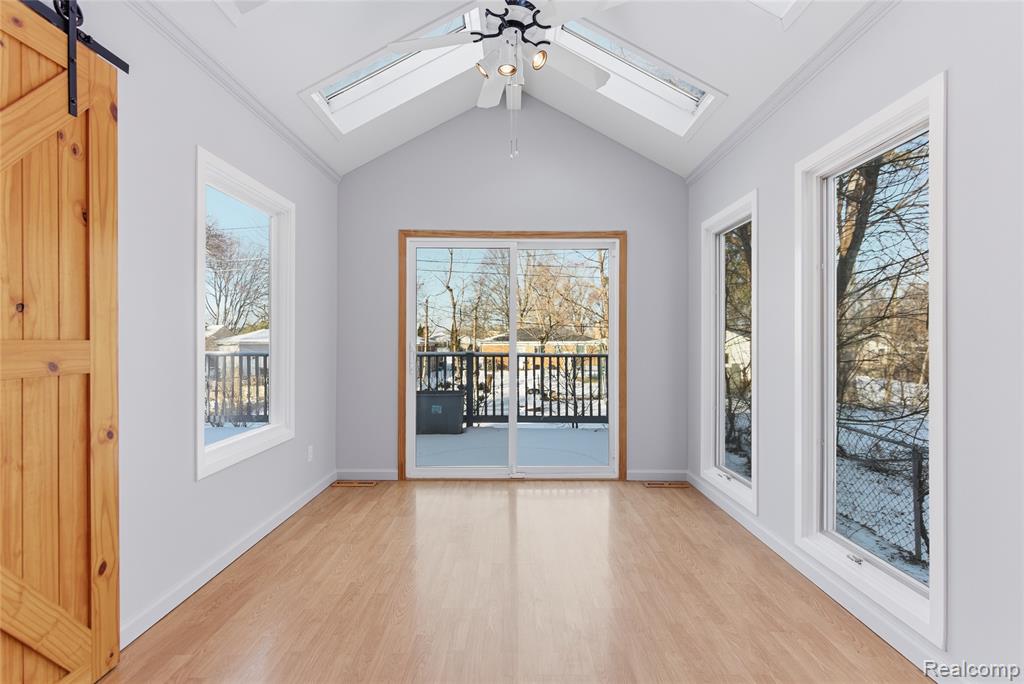 5654 Rowley Boulevard, Waterford, MI 48329 — Photo 9