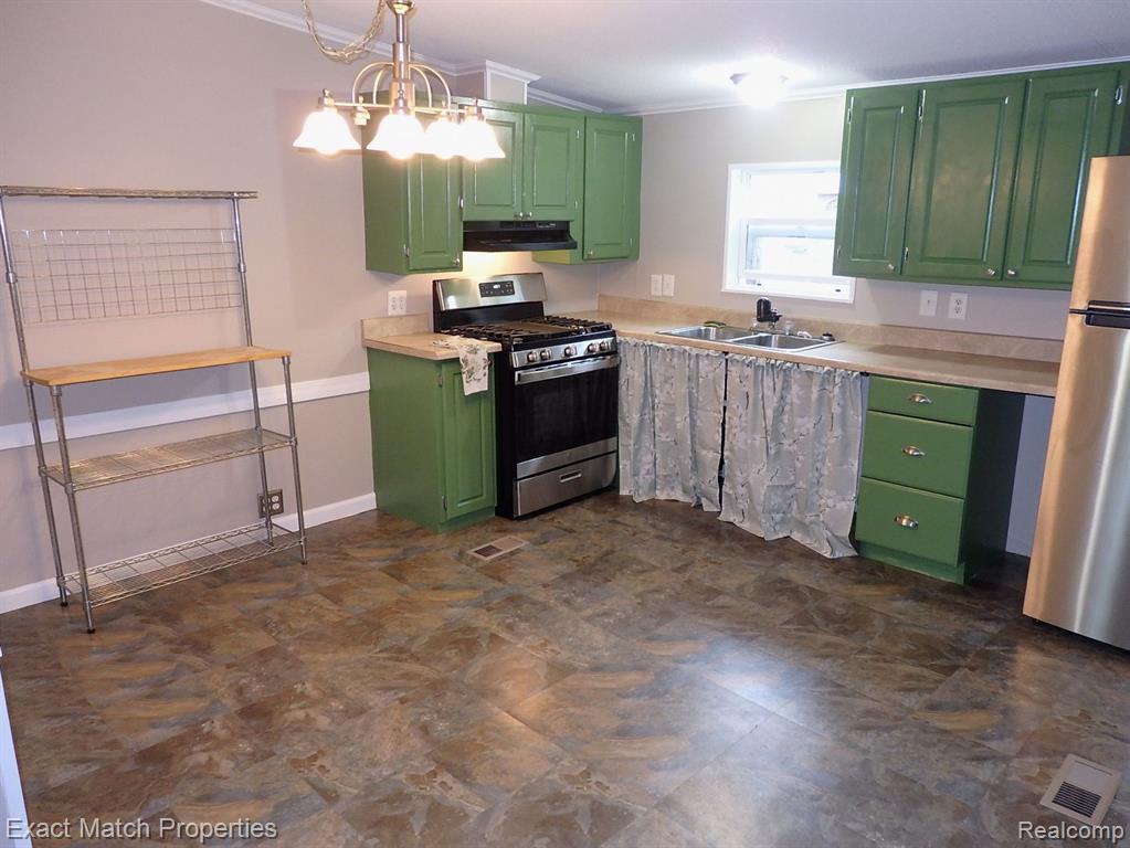 409 LAKEVIEW Street, Holly, MI 48442 — Photo 16
