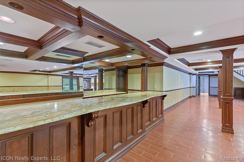 5215 DEER RUN Circle, Orchard Lake Village, MI 48323 — Photo 33