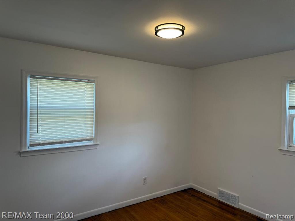 5876 Kinmore Street, Dearborn Heights, MI 48127 — Photo 4