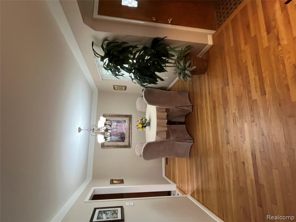 702 E Windemere Avenue, Royal Oak, MI 48073 — Photo 9