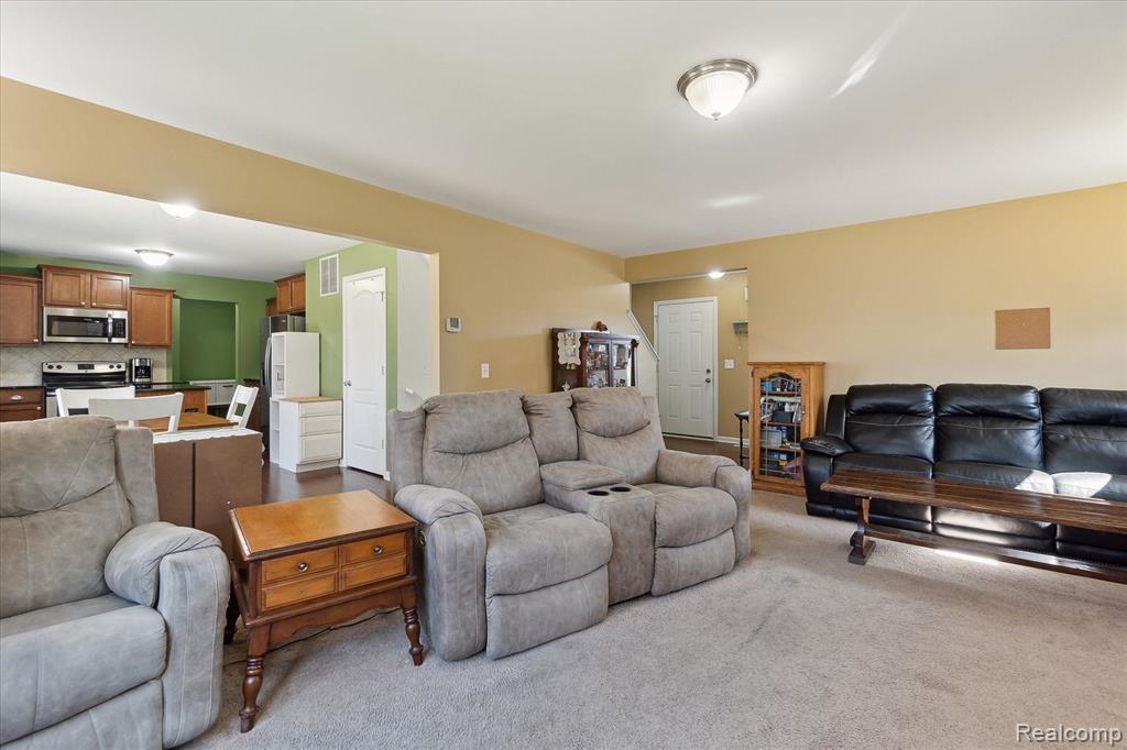 658 GLENLIVET Street, Howell, MI 48843 — Photo 10