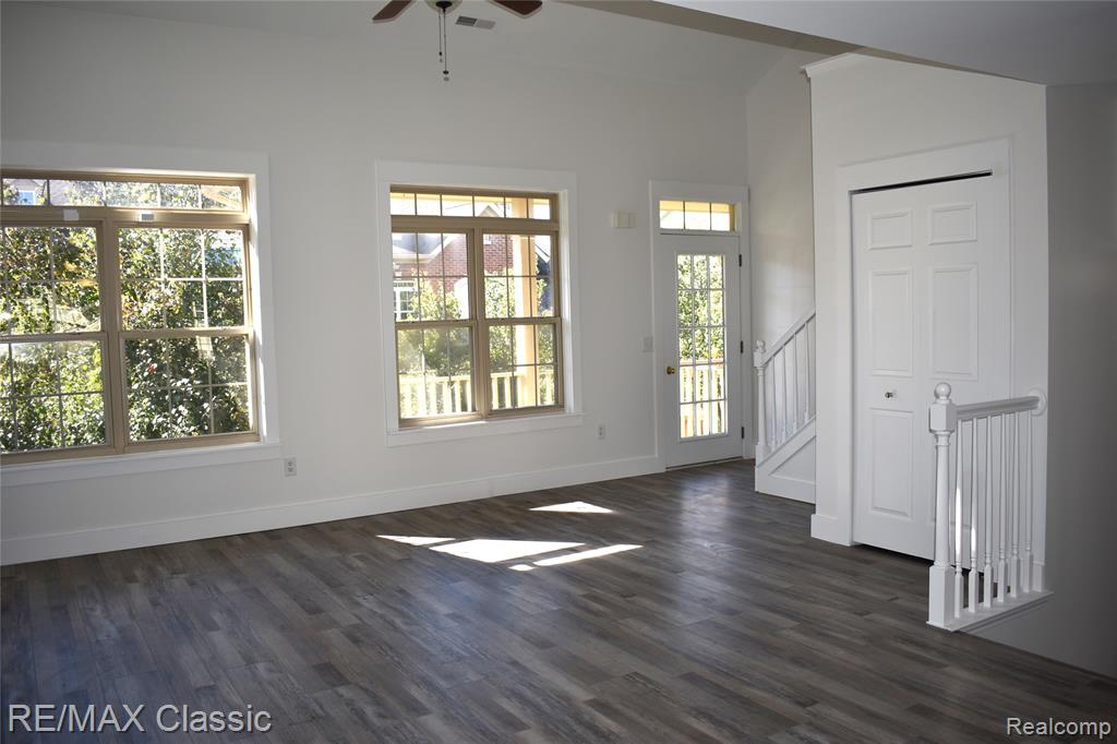 417 Old Pine Way Drive, Walled Lake, MI 48390 — Photo 2