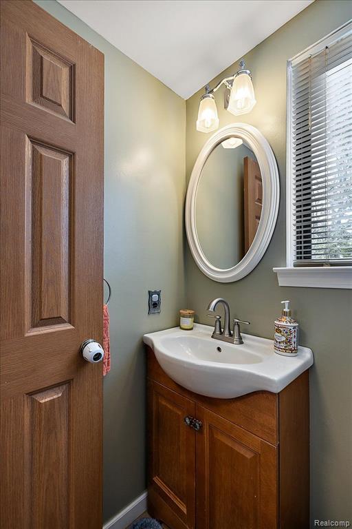 5621 SALLY Road, Clarkston, MI 48348 — Photo 18