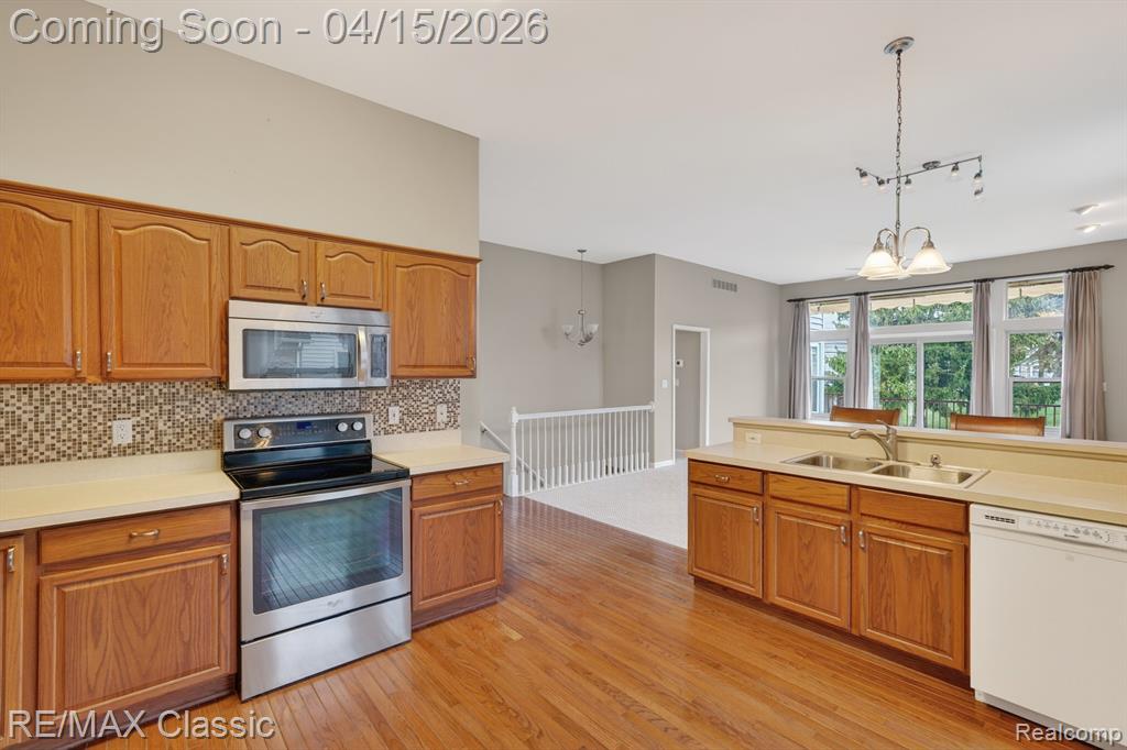 652 Woodside Drive, Milford, MI 48381 — Photo 7
