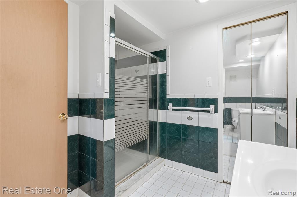 8422 Robindale Avenue, Dearborn Heights, MI 48127 — Photo 23