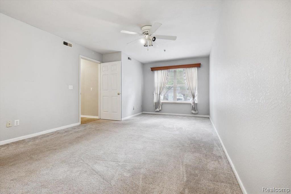 1137 CURZON Court, 101, Howell, MI 48843 — Photo 18