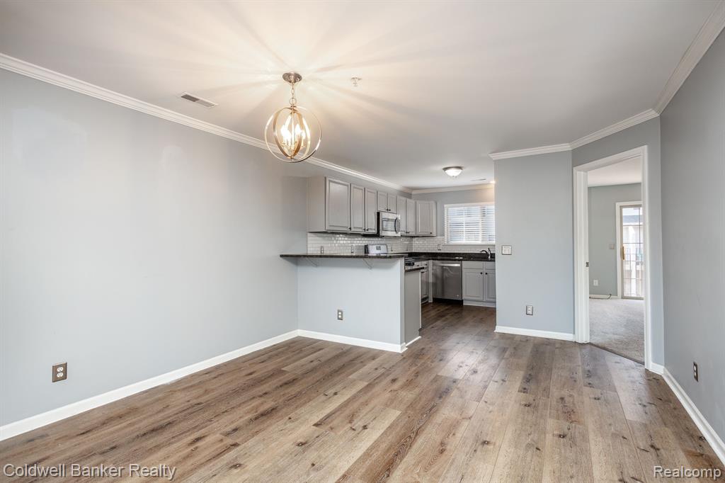 29427 Glen Oaks Boulevard E, Farmington Hills, MI 48334 — Photo 8