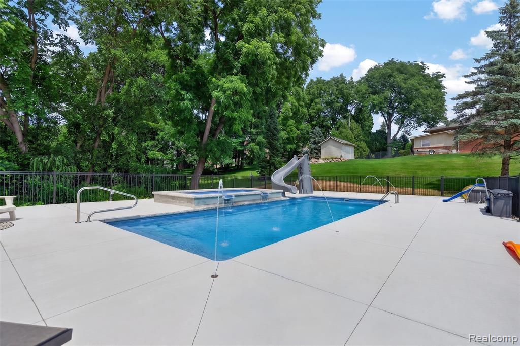 5136 Commerce Road, West Bloomfield, MI 48324 — Photo 58