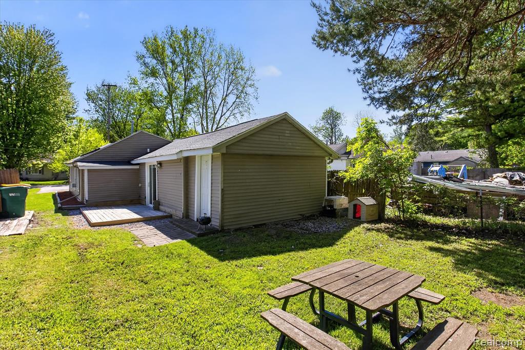 986 Pine Road, Bay City, MI 48706 — Photo 32