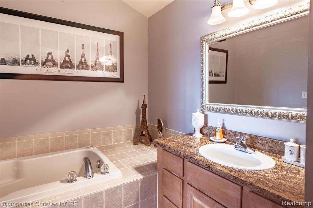 5946 OAK BEND Court, Howell, MI 48843 — Photo 32