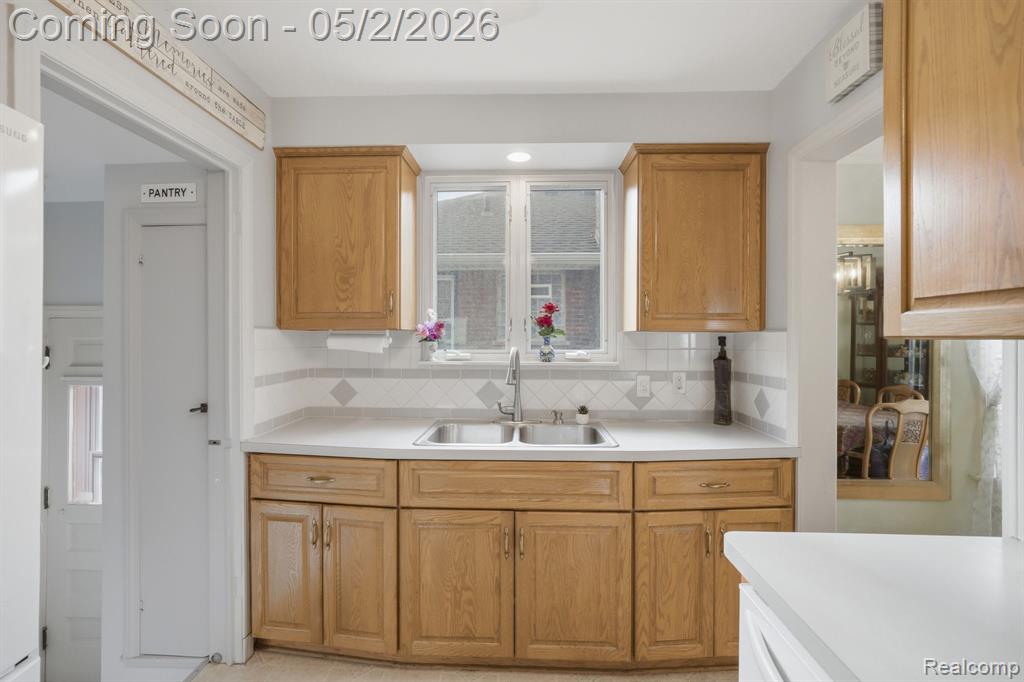 1857 Roslyn Road, Grosse Pointe Woods, MI 48236 — Photo 11