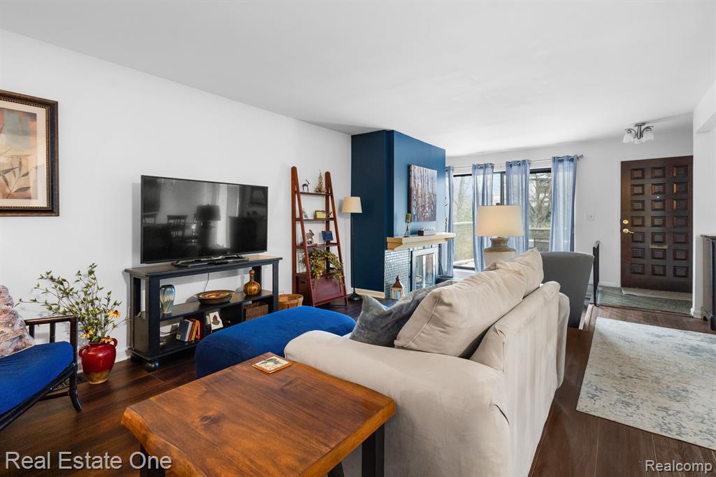 1555 S HILL Boulevard, Bloomfield Hills, MI 48304 — Photo 14