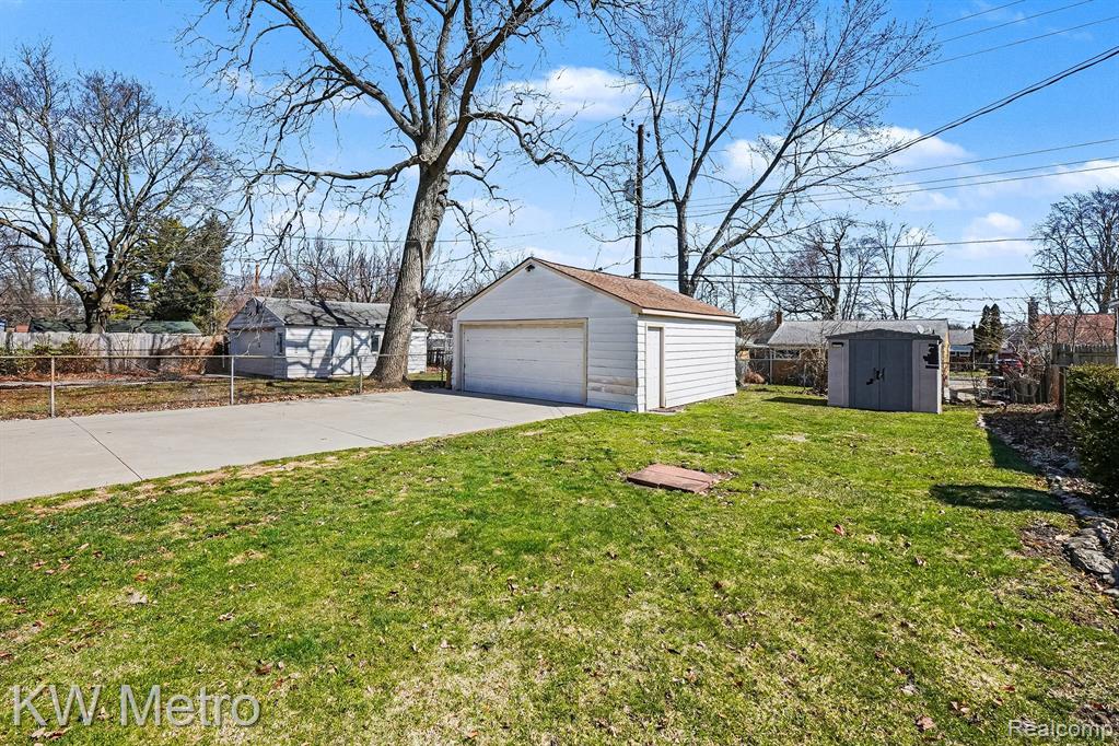 311 Pioneer Drive, Pontiac, MI 48341 — Photo 18