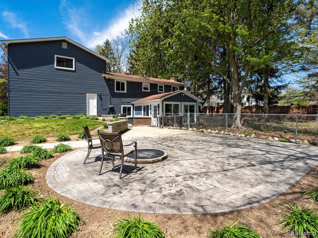 579 S HOSPITAL Road, Waterford, MI 48327 — Photo 34