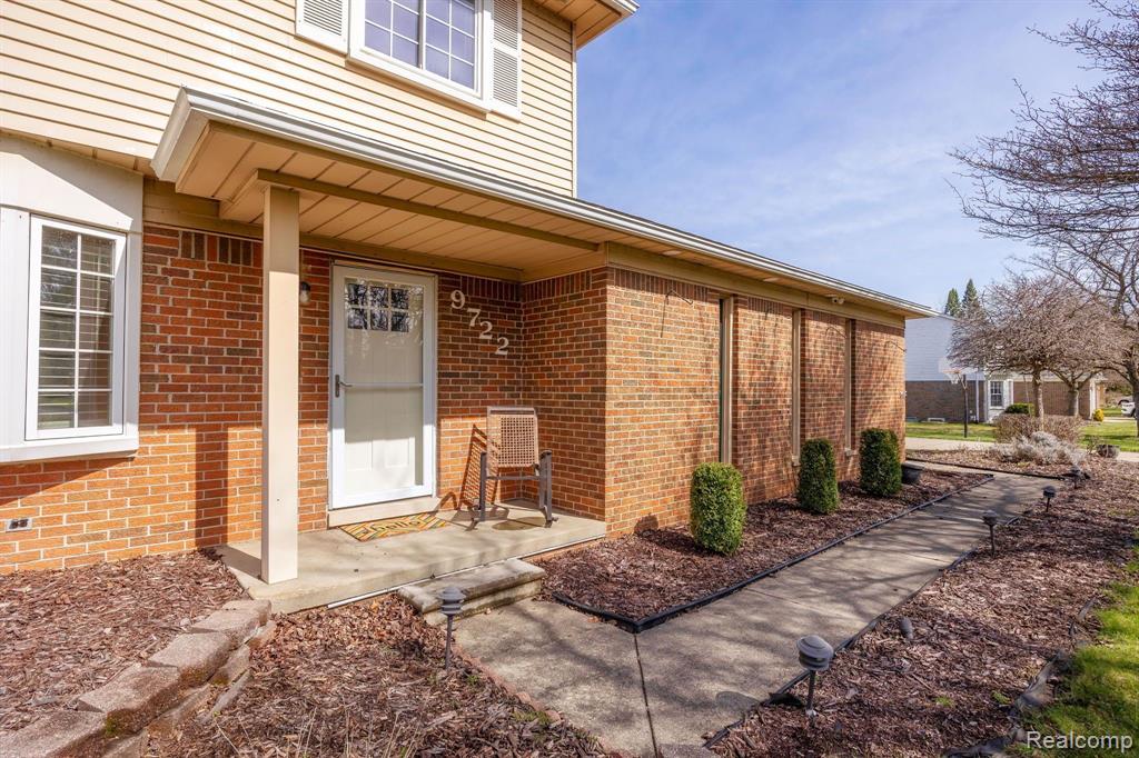 9722 BLAUVELT Drive, Grosse Ile, MI 48138 — Photo 2