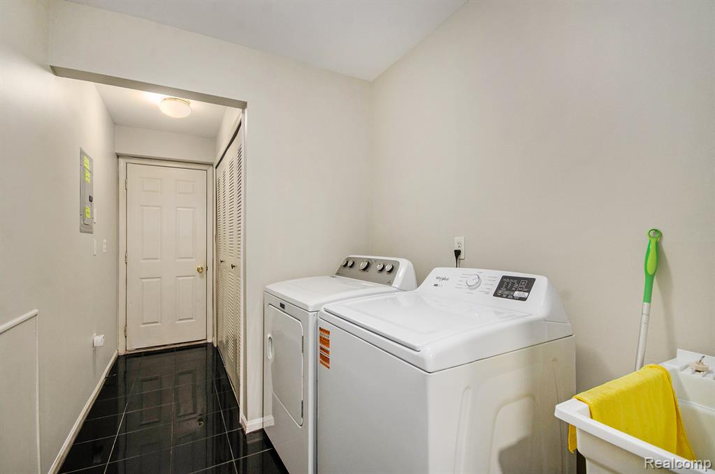 42735 Richmond Drive, Sterling Heights, MI 48313 — Photo 17