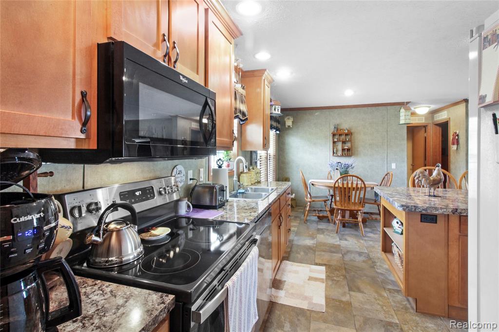 501 Kinloch, Temperance, MI 48182 — Photo 12
