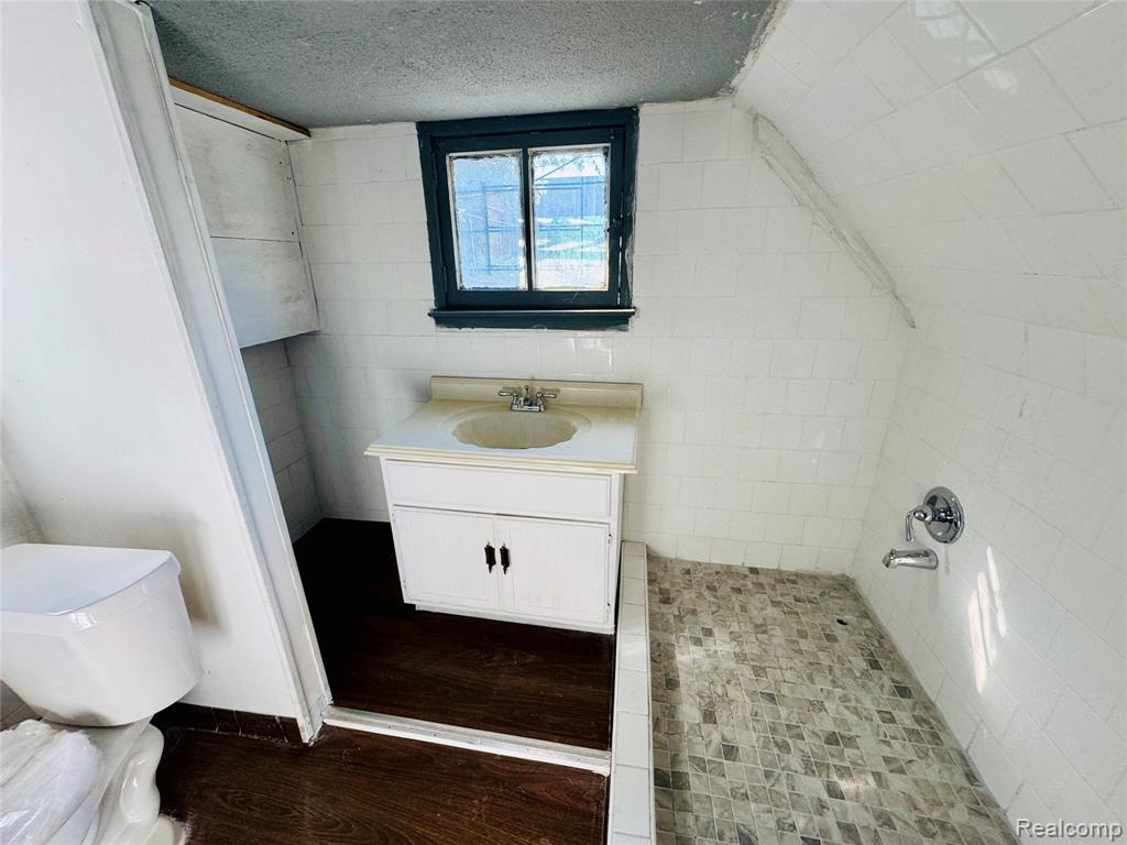 11667 Mitchell Street, Hamtramck, MI 48212 — Photo 28