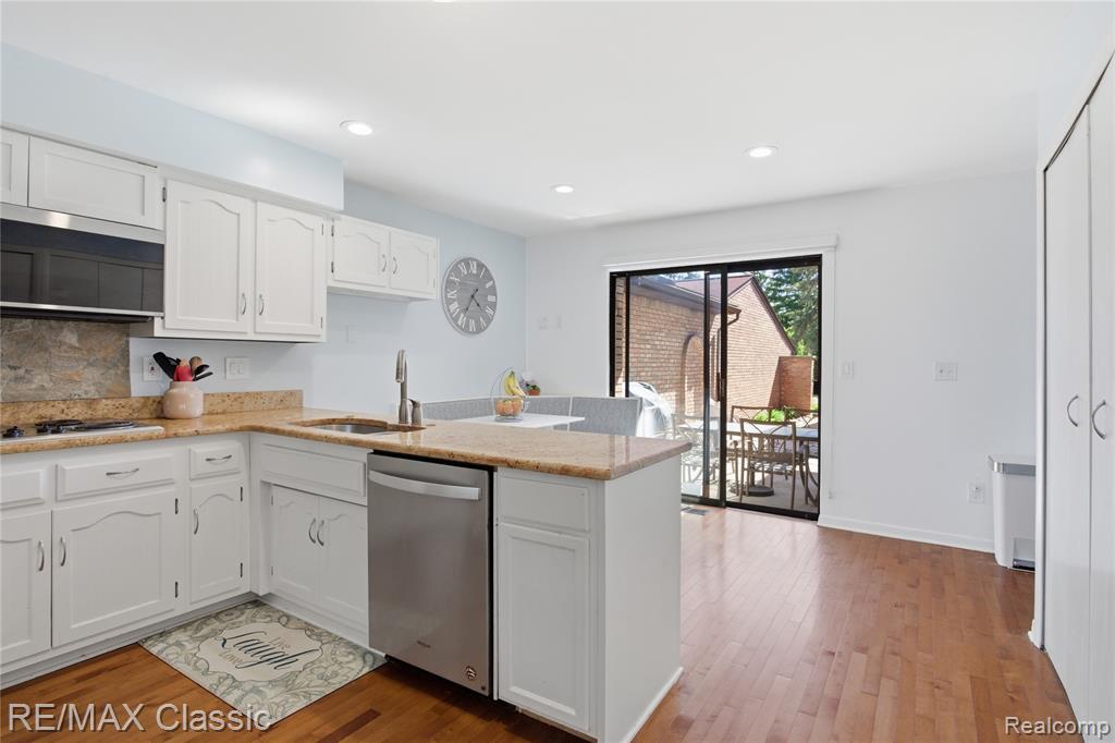 3961 Chablis Street, West Bloomfield, MI 48323 — Photo 14