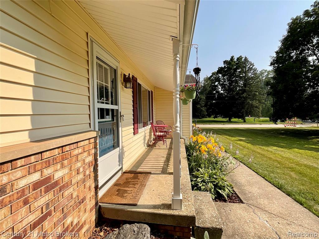 5363 Irish Road, Grand Blanc, MI 48439 — Photo 3