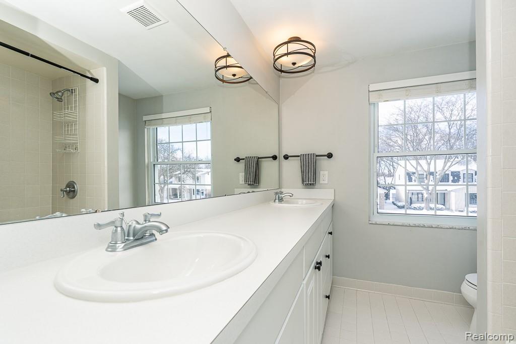 39802 Sunderland Drive, Clinton Twp, MI 48038 — Photo 25