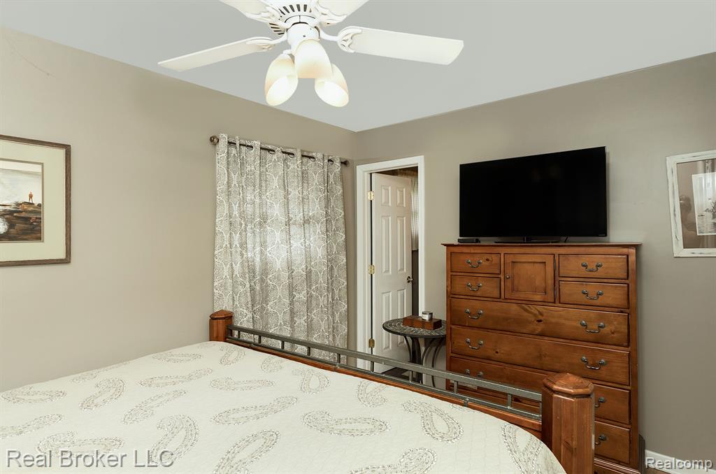 495 GLENN Court, Lake Orion, MI 48362 — Photo 14