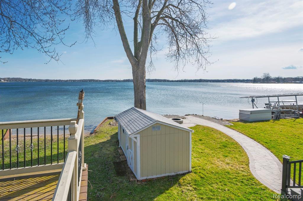 9568 MAIN Street, Whitmore Lake, MI 48189 — Photo 8