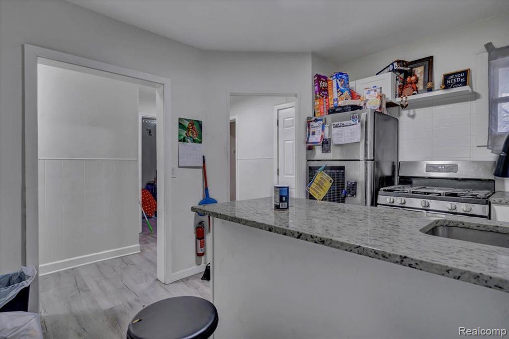428 VINEWOOD Street, Wyandotte, MI 48192 — Photo 37