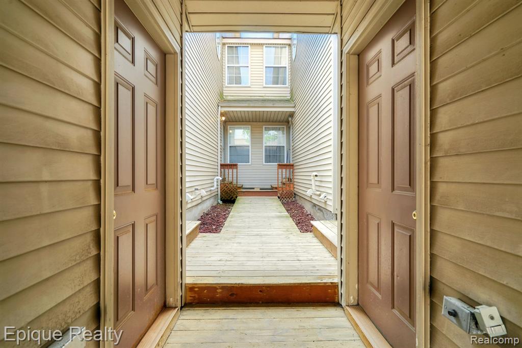 4977 OAK HILL Drive, Waterford, MI 48329 — Photo 27