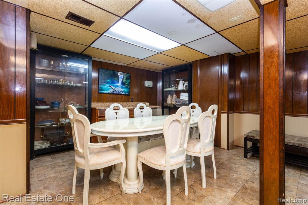 1977 Markese Avenue, Lincoln Park, MI 48146 — Photo 30