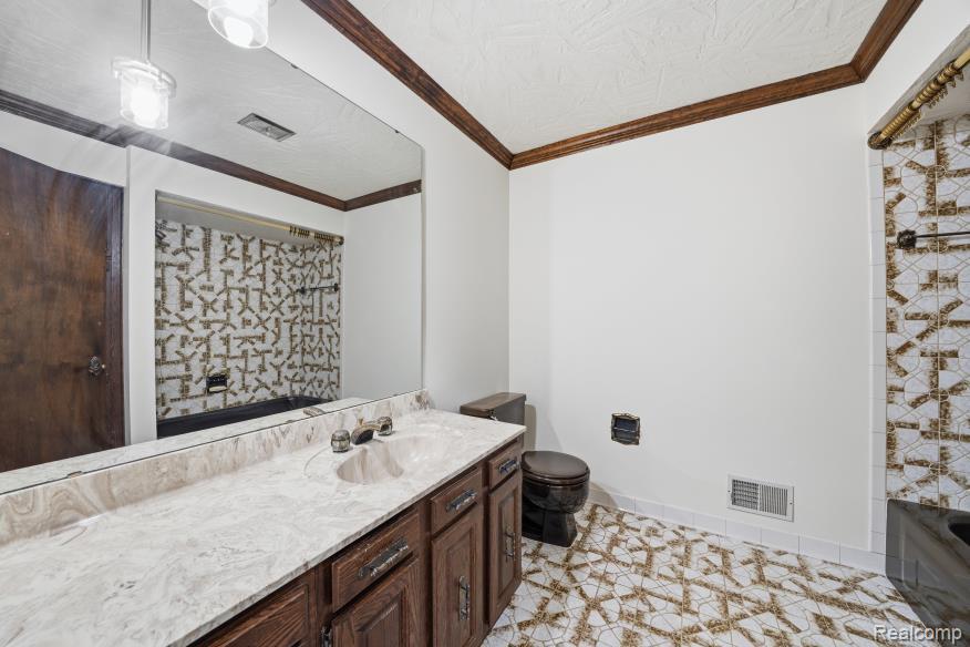 7020 Rattalee Lake NW, Clarkston, MI 48348 — Photo 30