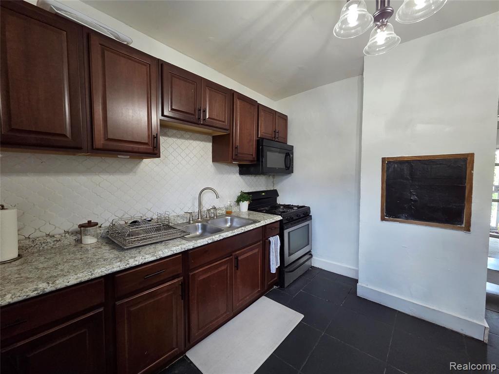 202 Connecticut Street, Highland Park, MI 48203 — Photo 16