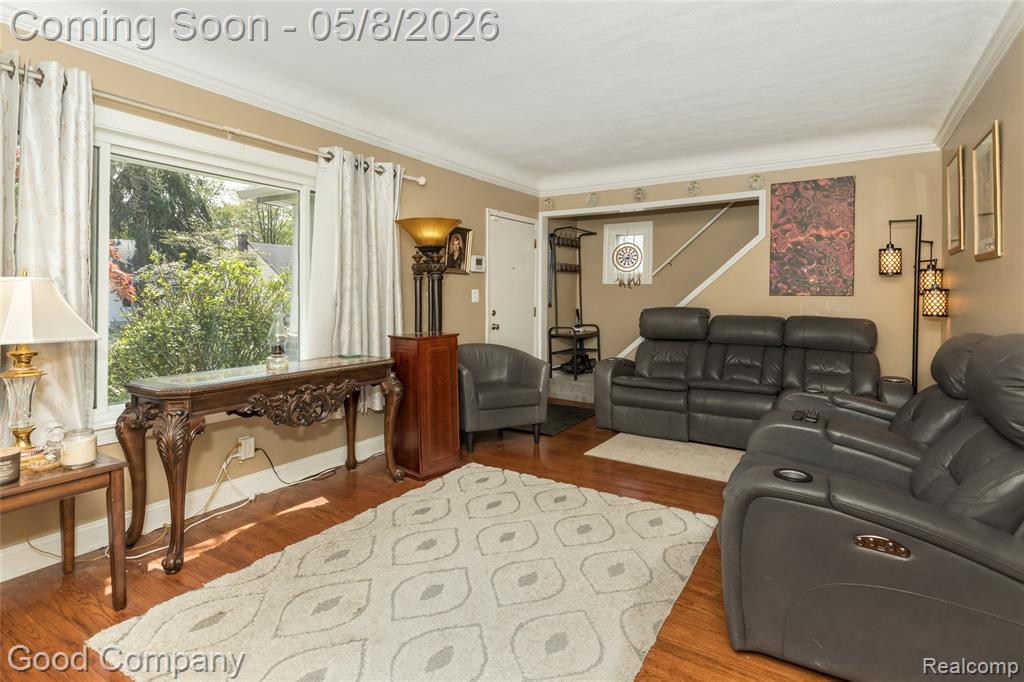 559 E Harry Avenue, Hazel Park, MI 48030 — Photo 3
