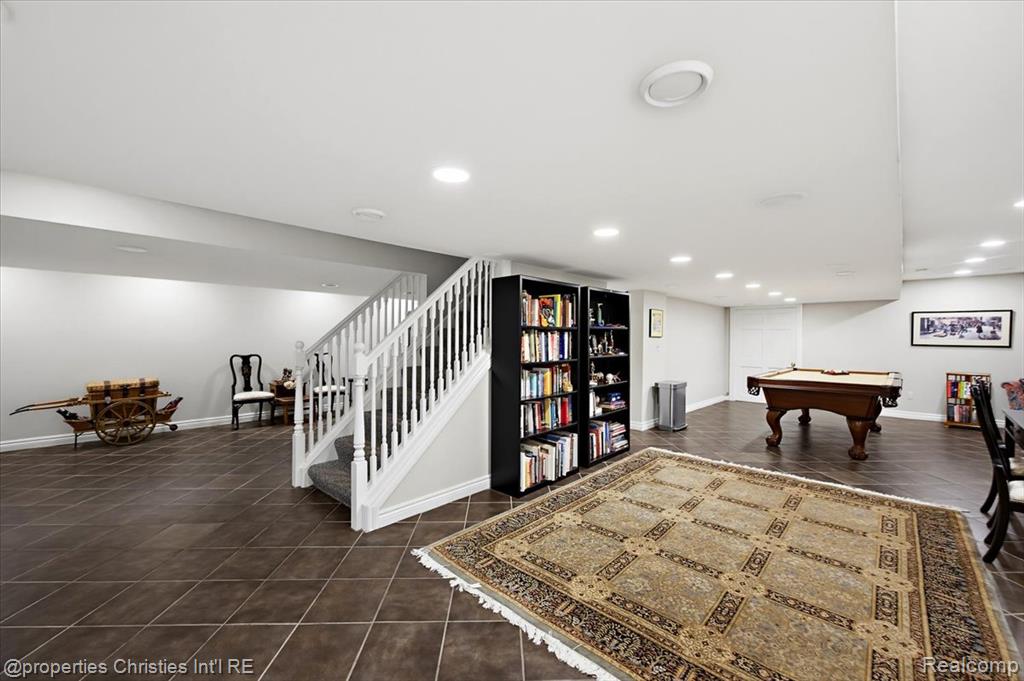 950 E Glengarry Circle, Bloomfield Hills, MI 48301 — Photo 47