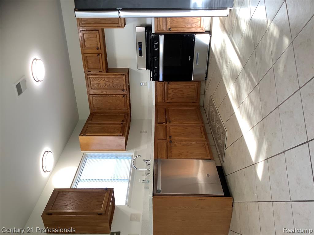 8468 Beatrice, Westland, MI — Photo 12