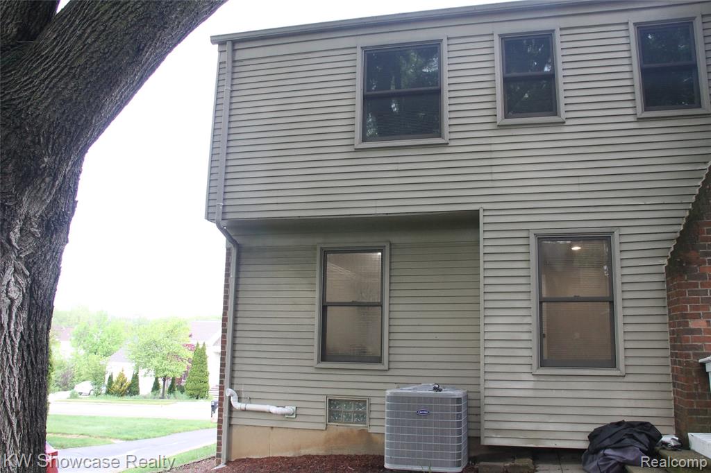 5226 Green Road, West Bloomfield, MI 48323 — Photo 35