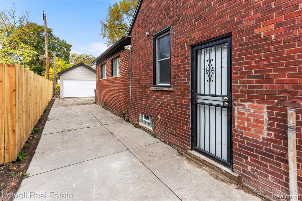 9015 Cloverlawn Street, Detroit, MI 48204 — Photo 32