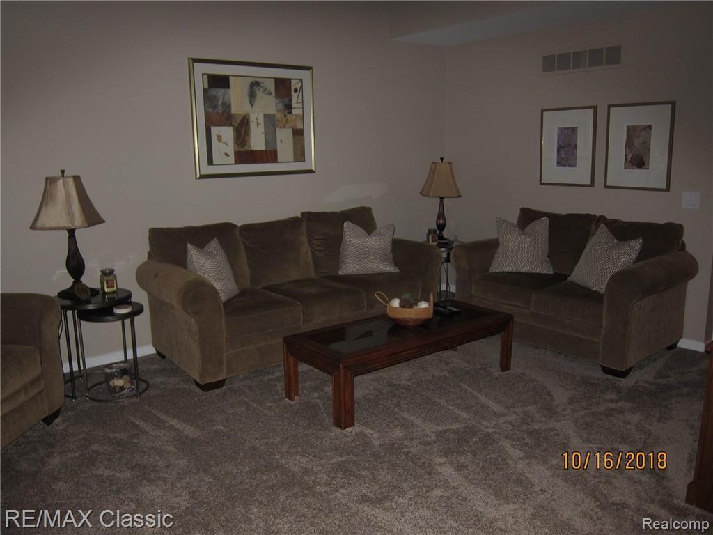 669 CAMDEN Court, Rochester Hills, MI 48307 — Photo 4