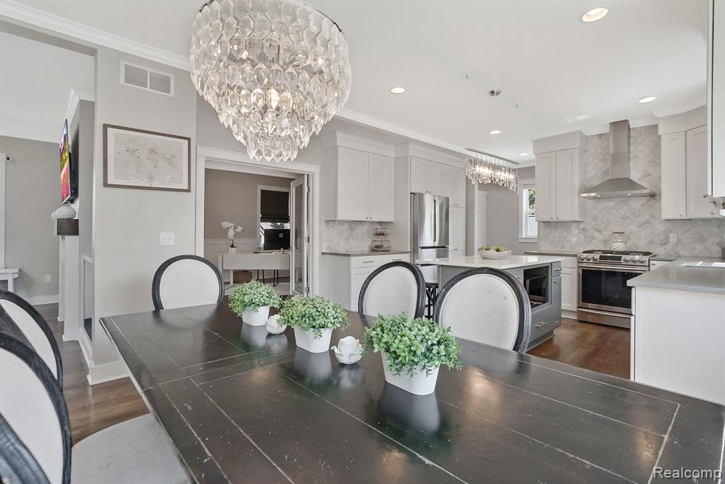 902 FERNWOOD Road, Royal Oak, MI 48067 — Photo 8