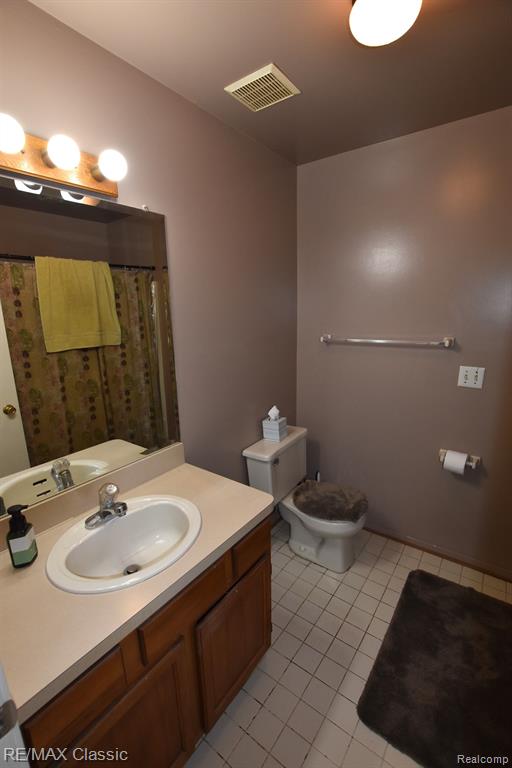 746 WOODINGHAM Avenue, Waterford, MI 48328 — Photo 13