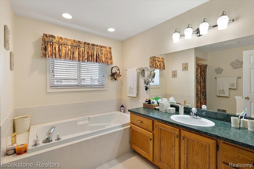 51161 BLUE SPRUCE Drive, Macomb, MI 48042 — Photo 22