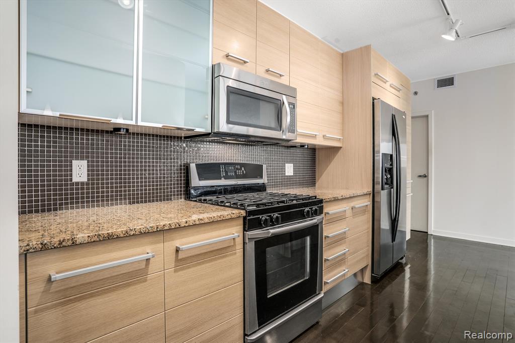 432 S WASHINGTON Avenue, 1204, Royal Oak, MI 48067 — Photo 9