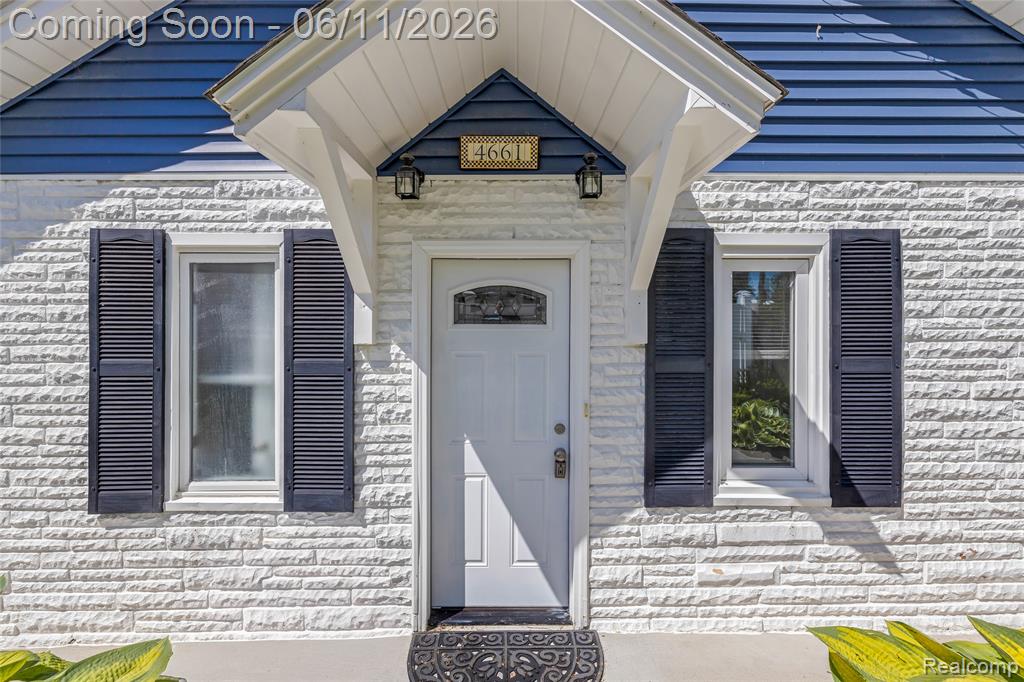 4661 Sashabaw Road, Waterford, MI 48329 — Photo 2