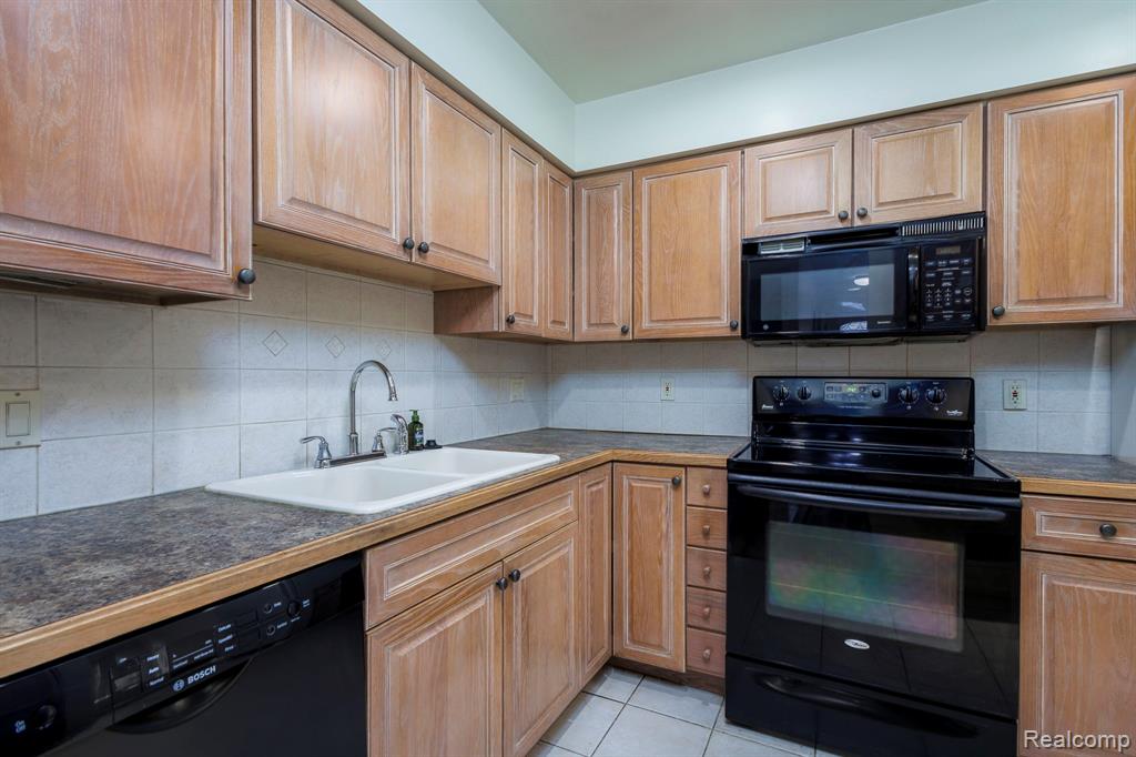 8707 Forest Court, Warren, MI 48093 — Photo 10